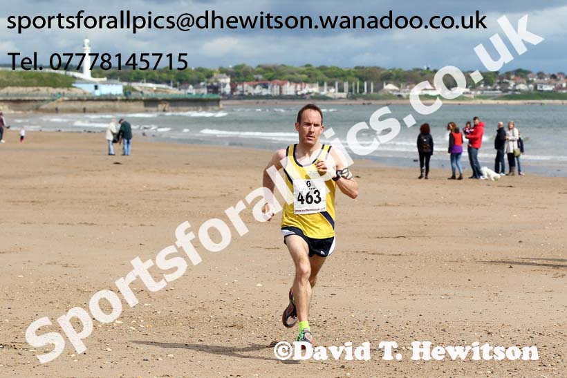 Andy Burn (Jarrow) wins the Pier to Pier, South Shields. Photo: David: David T. Hewitson/Sports for All Pics